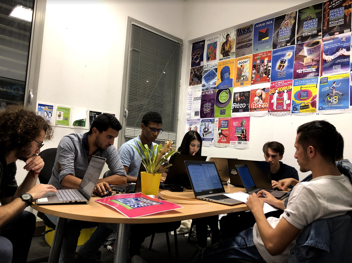 Déroulement du coding contest dans les locaux de l’INSA Lyon
